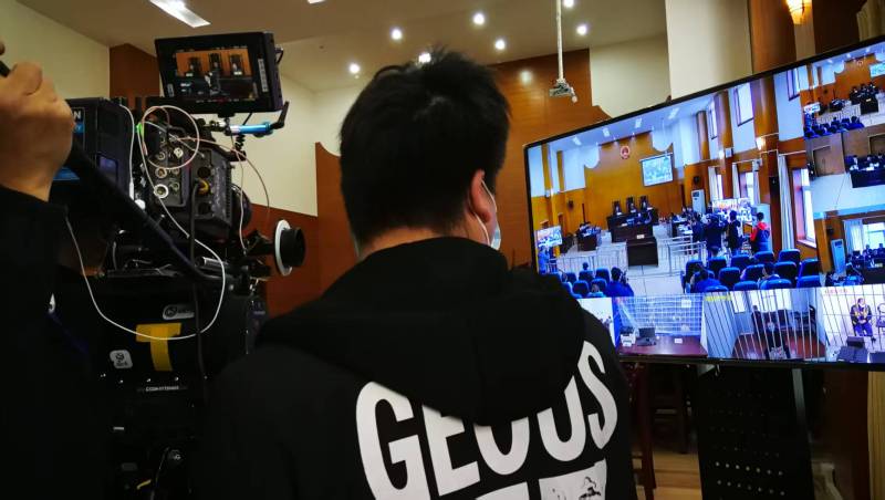 AI生成VS人工创意——晴隆县广告片拍摄公司的技术浪漫主义实践